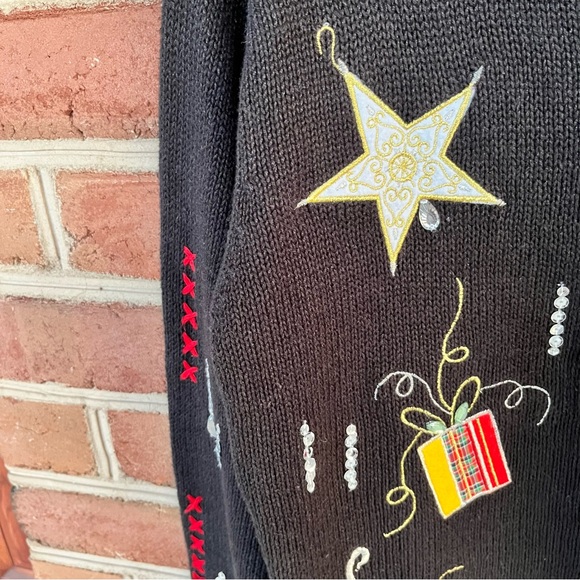 Fun, spirited, merry, happy, holiday sweater, excellent condition size: large/xl - Picture 4 of 13